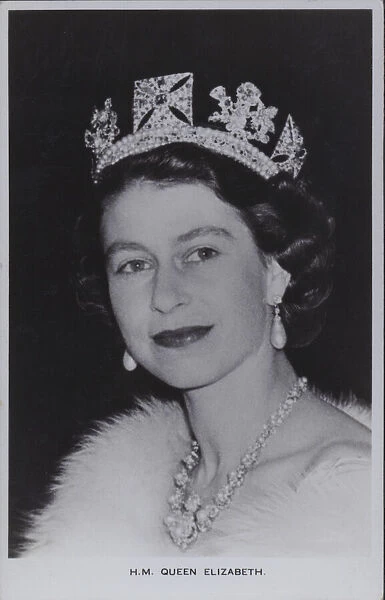 HM Queen Elizabeth (b  /  w photo)