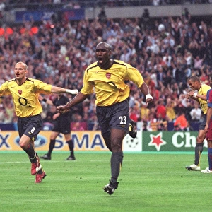 Sol Campbell and Freddie Ljungberg's Euphoric Moment: Arsenal's Unforgettable 2:1 Victory Over Barcelona in the UEFA Champions League Final, Paris 2006