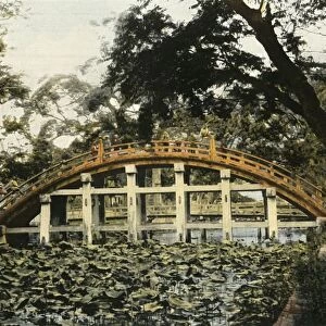 Le Pont Sumiyoshi A Osaka, (Sumiyoshi Bridge in Osaka), 1900. Creator: Unknown