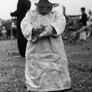Children: Fancy Dress: Wishford Fair Fancy Dress Contest. Wendy Goodman. May 1951 P024239