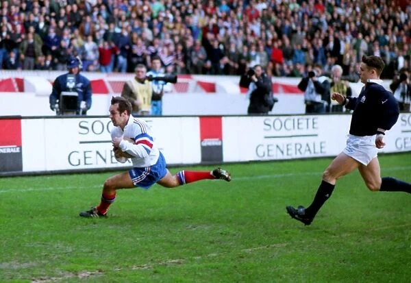 Frances Philippe Saint-Andre scores against Scotland - 1995 Five Nations