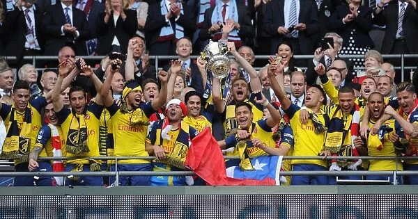 The Arsenal players lift the FA Cup after the match. Arsenal 4: 0 Aston Villa. FA Cup Final