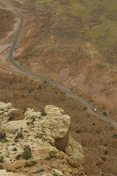 USA, Utah, SUV with trailer on desert highway, elevated view