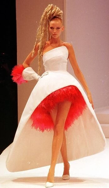 Nadja Models for Thierry Mugler at Paris Fashion Week 1999 Wearing an unusual