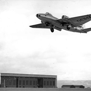 English Electric Canberra PR9 XH130 taking-off