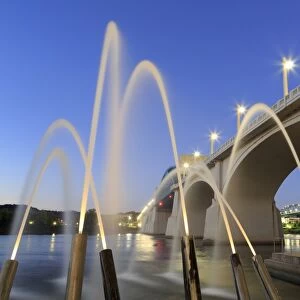 Rosss Landing Fountain and Market Street Bridge, Chattanooga, Tennessee, United States of America, North America