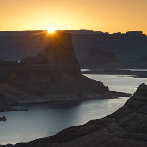 North America, USA, Utah, Glen Canyon National Recreation Area. View from Alstrom Point Overlook