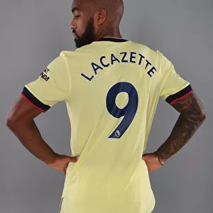 Alexis Lacazette Kicks Off New Arsenal Season at Training Ground