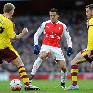 Alexis Sanchez (Arsenal) nutmeg assist on Scott Arfield (Burnley). Arsenal 2: 1 Burnley