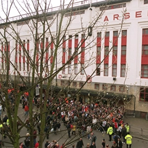 Arsenal Fans Gather Outside Highbury for Team Arrival vs West Bromwich Albion, FA Premiership (2006)