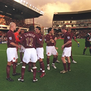 Arsenal Players Unite Before Kick-Off: 4-1 Victory Over Fulham, FA Premier League, Highbury, London, 2005