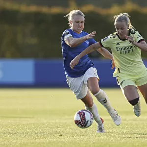 Arsenal's Beth Mead Faces Off Against Everton's Izzy Christiansen in FA WSL Clash