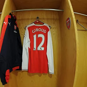 Arsenal's Olivier Giroud Prepares for Arsenal v Burnley Match (2016-17)