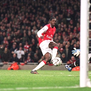 Emmanuel Adebyaor scores Arsenals 1st goal past Paul Robinson (Tottenham)