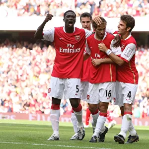 Flamini, Toure, and Fabregas: Arsenal's Unforgettable Goal Celebration vs. Paris Saint-Germain, Emirates Cup 2007