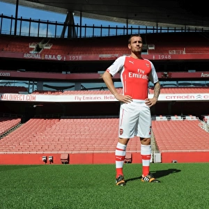 Mathieu Debuchy (Arsenal). Arsenal 1st Team Photocall. Emirates Stadium, 7 / 8 / 14. Credit