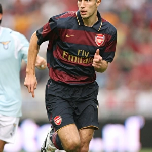 Robin van Persie's Stunner: Arsenal's 2-1 Victory Over Lazio at the 2007 Amsterdam Tournament