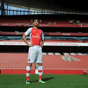 Ryo Miyaichi (Arsenal). Arsenal 1st Team Photocall. Emirates Stadium, 7 / 8 / 14. Credit