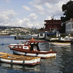 Turkey, Istanbul, Cengelkoy area, waterfront with boats