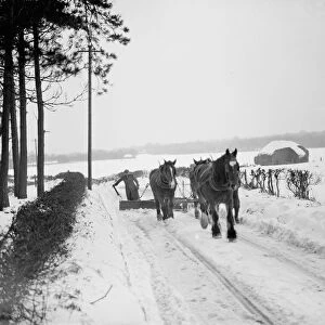 Snow scenes ( snow plough ) Eynsford. 1938