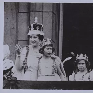 Royal family, after the coronation of King George VI (b / w photo)