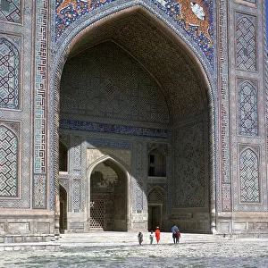 Facade of Shir-Dar Madrasa, 17th century