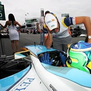 GP2 Asia Series: Nelson Piquet Jr. Renault on the grid