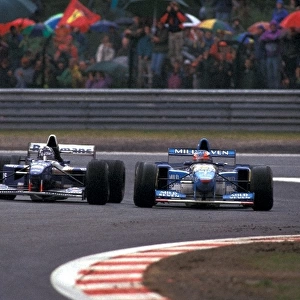 Sutton Motorsport Images Catalogue: Race winner Michael Schumacher Benetton B195 and second place finisher Damon Hill Williams FW17 battle for