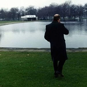 Gorden Kaye actor looking out over a boating lake in winter August 1989