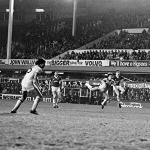 League Cup Third Round match at Goodison Park. Everton 2 v Coventry City 1