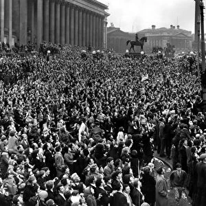 Liverpool FC fans gather in St Georges square to welcome home the FA Cup winners