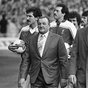 Liverpool manager Bob Paisley walks out at Wembley with Tottenham Hotspur manager Keith