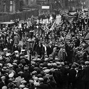 Unemployed marchers moving through Northumberland Road, Newcastle in 1932